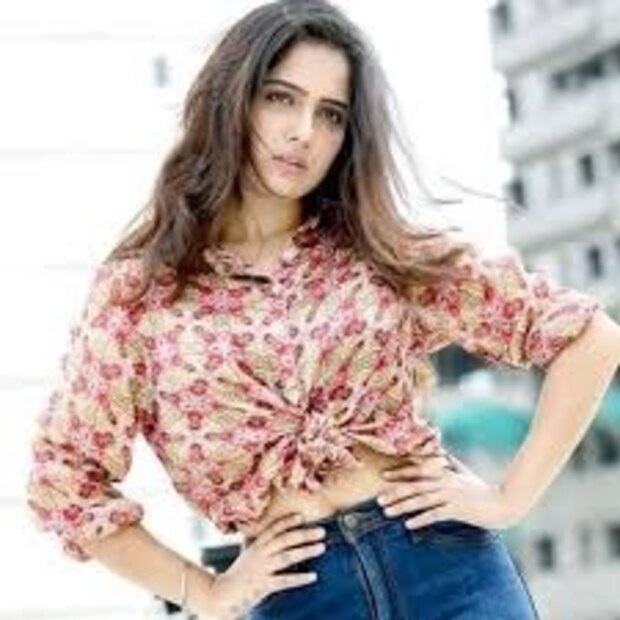 যোগেশকুমার মহিপাল সিংয়ের বিরুদ্ধে খুনের চেষ্টা সহ একাধিক ধারায় মামলা দায়ের করেছে মুম্বই পুলিশ ৷ পলাতক যোগেশকুমারের খোঁজে নেমেছে তদন্তকারীরা ৷