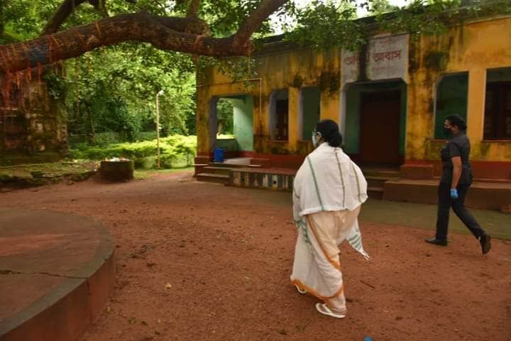 এর পাশাপাশি ঝাড়গ্রাম জেলার আর একটি বিখ্যাত ধর্মীয় স্থান গুপ্তমণি মন্দিরের জন্যেও ১ কোটি টাকা বরাদ্দ করলেন মুখ্যমন্ত্রী ৷ ছবি ও তথ্য- আবির ঘোষাল এর পাশাপাশি ঝাড়গ্রাম জেলার আর একটি বিখ্যাত ধর্মীয় স্থান গুপ্তমণি মন্দিরের জন্যেও ১ কোটি টাকা বরাদ্দ করলেন মুখ্যমন্ত্রী ৷ ছবি ও তথ্য- আবির ঘোষাল