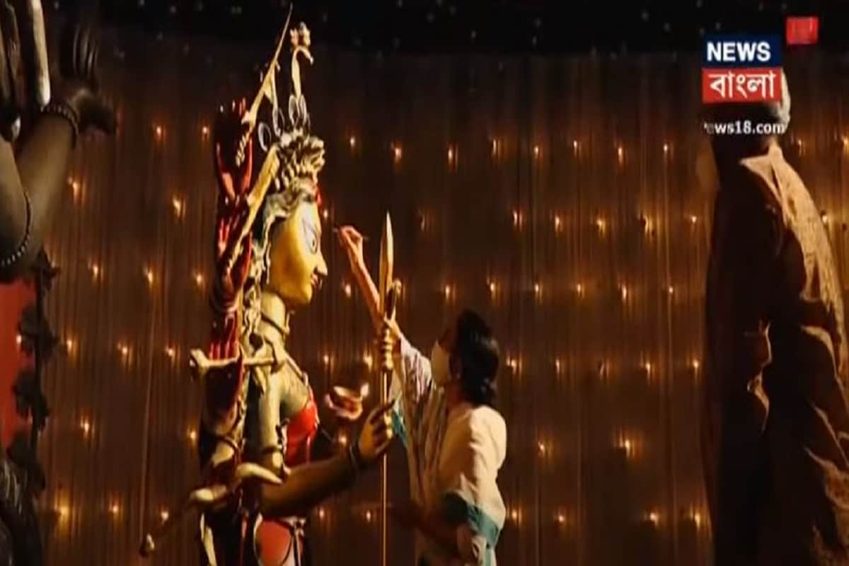 পুজোর মতো করোনা মহামারির থাবা বিজয়াতেও ৷ করোনা মহামারীর কথা মাথায় রেখে এবার তৃণমূলের সদর দফতর কালীঘাটে এসে বিজয়ার শুভেচ্ছা আদানপ্রদানের প্রথা বন্ধ রাখছে জোড়াফুল শিবির ৷ -তথ্য সোমরাজ বন্দোপাধ্যায় পুজোর মতো করোনা মহামারির থাবা বিজয়াতেও ৷ করোনা মহামারীর কথা মাথায় রেখে এবার তৃণমূলের সদর দফতর কালীঘাটে এসে বিজয়ার শুভেচ্ছা আদানপ্রদানের প্রথা বন্ধ রাখছে জোড়াফুল শিবির ৷ -তথ্য সোমরাজ বন্দোপাধ্যায়