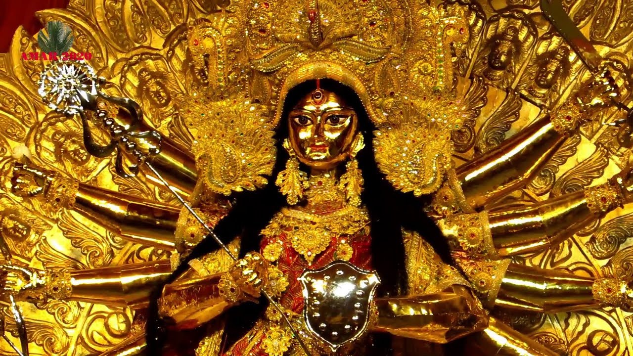 *উত্তর কলকাতার পুরনো পুজো গুলোর মধ্যে অন্যতম এই সন্তোষ মিত্র স্কোয়্যারের পুজো। প্রতি বছরই প্রতিমা দর্শনের জন্য দর্শনার্থীদের ঢল নামে এখানে। ঠাকুর দেখার জন্য গভীর রাত পর্যন্ত লম্বা লাইনে দাঁড়িয়ে অধীর আগ্রহে অপেক্ষা করেন হাজার হাজার দর্শনার্থী। তবে এ বছর তেমনটা আর হবে না। ছবি: ২০১৯ সালের প্রতিমা। *উত্তর কলকাতার পুরনো পুজো গুলোর মধ্যে অন্যতম এই সন্তোষ মিত্র স্কোয়্যারের পুজো। প্রতি বছরই প্রতিমা দর্শনের জন্য দর্শনার্থীদের ঢল নামে এখানে। ঠাকুর দেখার জন্য গভীর রাত পর্যন্ত লম্বা লাইনে দাঁড়িয়ে অধীর আগ্রহে অপেক্ষা করেন হাজার হাজার দর্শনার্থী। তবে এ বছর তেমনটা আর হবে না। ছবি: ২০১৯ সালের প্রতিমা।
