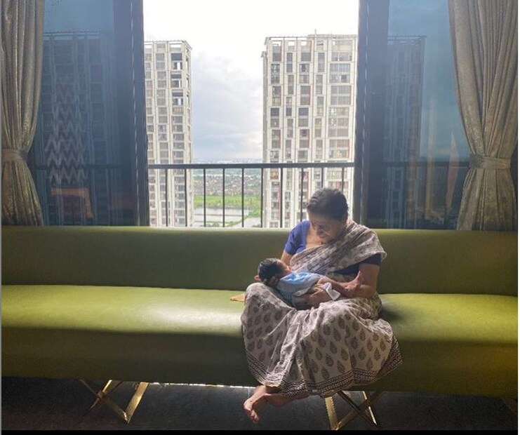 ঠাকুমার কোলে আদর খাচ্ছে ইউভান! রাজ ঠাট্টা করে লেখেন, '' আমিও এরম ভাবে মার কাছে আদর খেতাম, এখনও খাই... আমর হিংসা হচ্ছে ইউভান।''
