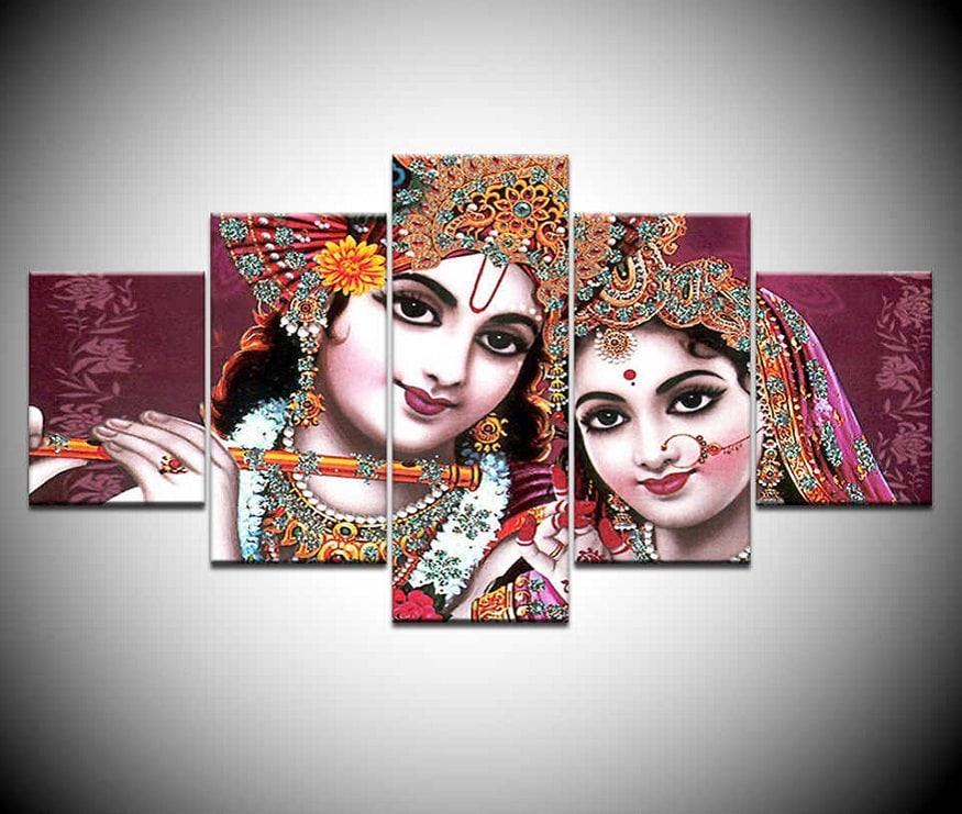 রাধাকৃষ্ণের যুগল মূর্তির ছবি রাখতে চাইলে মাস্টার বেডরুমের উত্তর বা দক্ষিণের দেওয়ালে রাখুন। বাড়িতে বাচ্চা থাকলে উত্তর-পশ্চিম দেওয়ালে শিশু কৃষ্ণের বা গোপালের ননী চুরির ছবি টাঙানো খুব শুভ। জীবনের লক্ষ্য সম্পর্কিত কোনও বাণী ঘরের দক্ষিণ-পশ্চিম দেওয়ালে রাখুন। রাধাকৃষ্ণের যুগল মূর্তির ছবি রাখতে চাইলে মাস্টার বেডরুমের উত্তর বা দক্ষিণের দেওয়ালে রাখুন। বাড়িতে বাচ্চা থাকলে উত্তর-পশ্চিম দেওয়ালে শিশু কৃষ্ণের বা গোপালের ননী চুরির ছবি টাঙানো খুব শুভ। জীবনের লক্ষ্য সম্পর্কিত কোনও বাণী ঘরের দক্ষিণ-পশ্চিম দেওয়ালে রাখুন।
