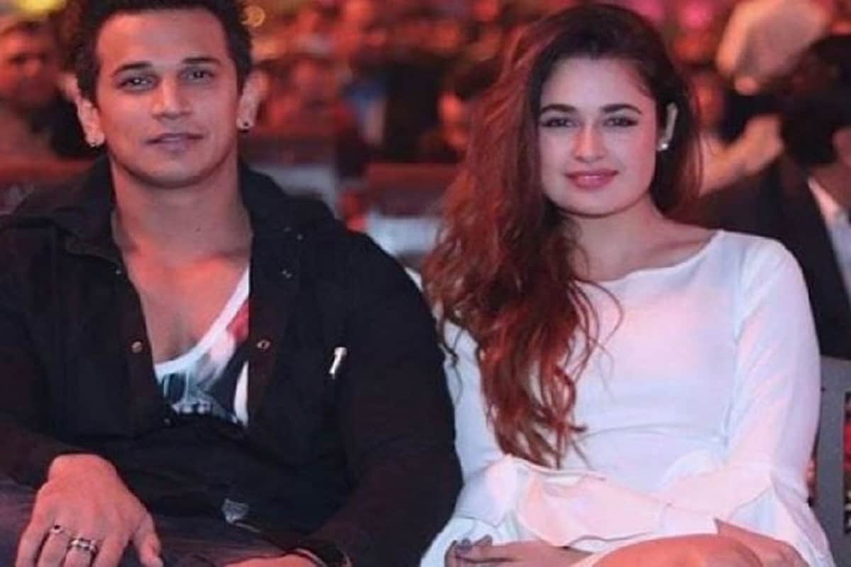 •কথা হচ্ছে প্রিন্স নারুলা ও তাঁর স্ত্রী যুবিকা চৌধুরির বিষয়৷ দু’জনের চিকিৎসা চলছে হাসপাতালে৷ ভক্তদের উদ্দেশ্যে সেখান থেকে সোশ্যাল মিডিয়ায় একটি পোস্ট করেন প্রিন্স৷ •কথা হচ্ছে প্রিন্স নারুলা ও তাঁর স্ত্রী যুবিকা চৌধুরির বিষয়৷ দু’জনের চিকিৎসা চলছে হাসপাতালে৷ ভক্তদের উদ্দেশ্যে সেখান থেকে সোশ্যাল মিডিয়ায় একটি পোস্ট করেন প্রিন্স৷