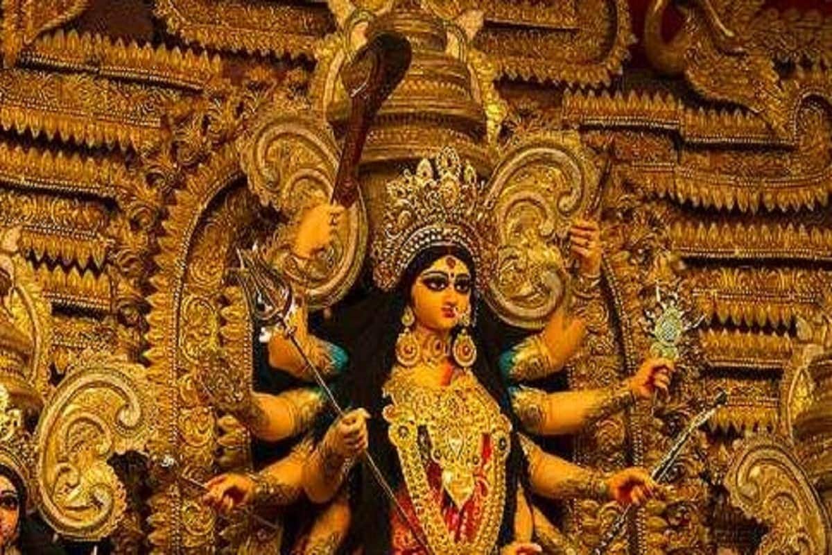 •প্রথমত মাথায় রাখবেন এই পুজোয় ফ্যাশন বড় কথা নয়। কারণ বর্তমানে রোগ আটকানোই সবথেকে বড় কথা। সে দিক থেকে দেখলে গ্লাভস, হেড কভার, মাস্ক পরা একান্তই জরুরি। আপনি যে পোশাকই পরুন না কেন যখন বেরোবেন তখন এই জিনিসগুলোর দিকে খেয়াল রাখবেন। •প্রথমত মাথায় রাখবেন এই পুজোয় ফ্যাশন বড় কথা নয়। কারণ বর্তমানে রোগ আটকানোই সবথেকে বড় কথা। সে দিক থেকে দেখলে গ্লাভস, হেড কভার, মাস্ক পরা একান্তই জরুরি। আপনি যে পোশাকই পরুন না কেন যখন বেরোবেন তখন এই জিনিসগুলোর দিকে খেয়াল রাখবেন।