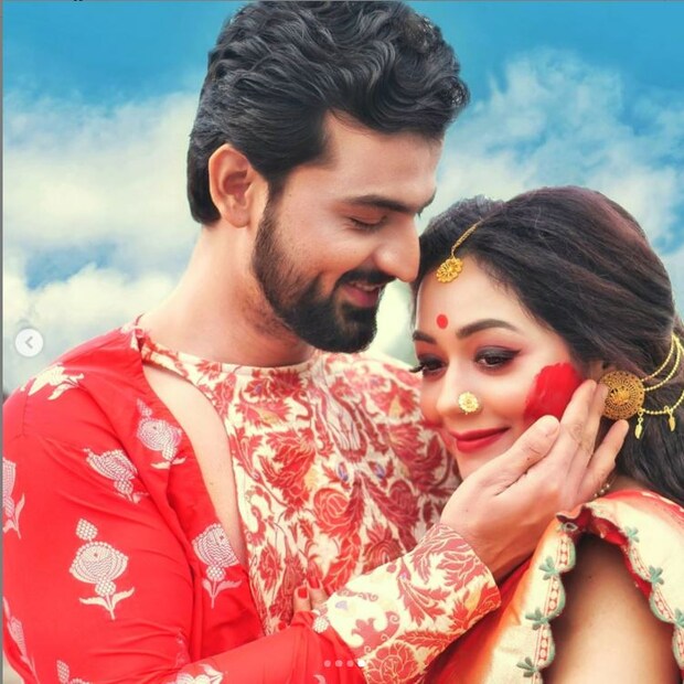 সূত্রের খবর, পুরুলিয়ার একটি রিসর্টে রেজিস্ট্রি করতে চলেছেন প্রমিতা আর রুদ্রজিৎ।