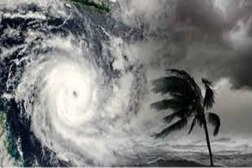 সোমবার পর্যন্ত নিম্নচাপের প্রভাব দক্ষিণবঙ্গের কিছু জেলায়। ওড়িশা উপকূল সংলগ্ন বঙ্গোপসাগরে নিম্নচাপ। এর প্রভাবে ওড়িশা, ঝাড়খণ্ড, গাঙ্গেয় পশ্চিমবঙ্গের কিছু জেলায় ভারী বৃষ্টি হবে। মৎস্যজীবীদের ওড়িশা উপকূলের দিকে যেতে নিষেধ করা হয়েছে। বুধবার উত্তরবঙ্গে ফের বৃষ্টির পূর্বাভাস। উত্তর-পশ্চিম বঙ্গোপসাগর ও সংলগ্ন পশ্চিম মধ্য বঙ্গোপসাগরে নিম্নচাপ। নিম্চাপটি অবস্থান করছে ওড়িশা উপকূল ও উত্তর অন্ধ্রপ্রদেশ উপকূল বরাবর৷ কিছুটা দক্ষিণ-পশ্চিমে ঝুঁকে আছে। নিম্নচাপের সঙ্গে রয়েছে একটি ঘূর্ণাবর্ত এছাড়াও ছত্তীসগড় ও অসমের উপরে রয়েছে আরও দুটি ঘূর্ণাবর্ত।