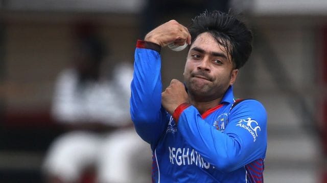 কিভাবে ঘটল এমন ঘটনা? অনুষ্কার সঙ্গে কেন রশিদের বিয়ে দিয়ে বসল গুগল? জবাব জানতে হলে ফিরে যেতে হবে ২০১৮ সালের এক গল্পে ৷ আফগানিস্তানের স্পিনার ২২ বছরের রশিদ খানের বলের ভেলকিতে মুগ্ধ ক্রিকেট ফ্যানেরা ৷ ২০১৫ সালে একদিনের ক্রিকেটে অভিষেকের পর তাঁর নামেই অনেকে চিনতে শুরু করে আফগানিস্তানের টিমকে ৷ কিভাবে ঘটল এমন ঘটনা? অনুষ্কার সঙ্গে কেন রশিদের বিয়ে দিয়ে বসল গুগল? জবাব জানতে হলে ফিরে যেতে হবে ২০১৮ সালের এক গল্পে ৷ আফগানিস্তানের স্পিনার ২২ বছরের রশিদ খানের বলের ভেলকিতে মুগ্ধ ক্রিকেট ফ্যানেরা ৷ ২০১৫ সালে একদিনের ক্রিকেটে অভিষেকের পর তাঁর নামেই অনেকে চিনতে শুরু করে আফগানিস্তানের টিমকে ৷
