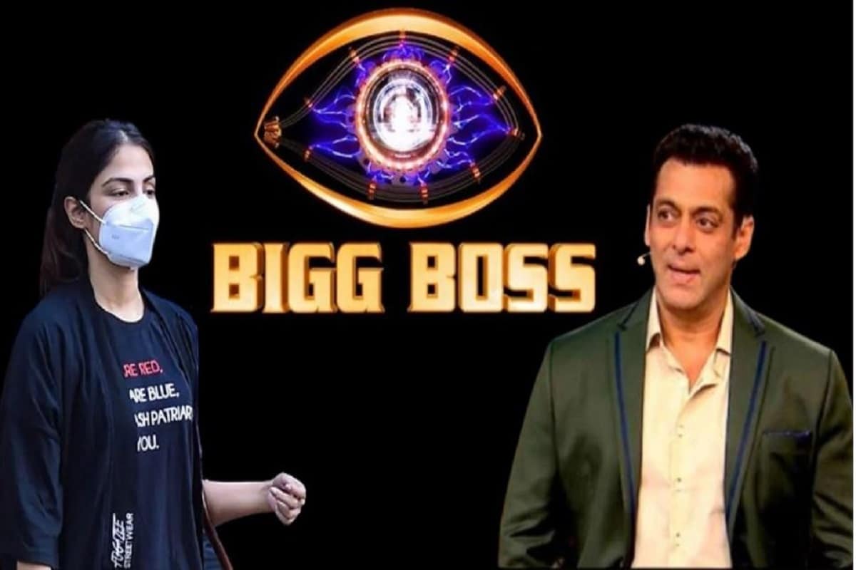 সুশান্ত সিং রাজপুতের মৃত্যুর পর থেকেই দেশবাসীর কাছে সবথেকে বড় ভিলেন রিয়া চক্রবর্তী! সুশান্তের মৃত্যুর জন্য তাঁর চর্চিত বান্ধবীকেই দায়ি করেন সুশান্ত-অনুরাগিরা! এমনটাই মত রিয়ার পরিবারেরও! গোটা দেশে রিয়ার বিরুদ্ধে হায় হায় রব ওঠে! এরমধ্যেই মাদককাণ্ডে অভিযুক্ত হয়ে ২৮ দিন জেলে কাটিয়ে সদ্য জামিনে মুক্ত হয়েছেন রিয়া! সুশান্ত সিং রাজপুতের মৃত্যুর পর থেকেই দেশবাসীর কাছে সবথেকে বড় ভিলেন রিয়া চক্রবর্তী! সুশান্তের মৃত্যুর জন্য তাঁর চর্চিত বান্ধবীকেই দায়ি করেন সুশান্ত-অনুরাগিরা! এমনটাই মত রিয়ার পরিবারেরও! গোটা দেশে রিয়ার বিরুদ্ধে হায় হায় রব ওঠে! এরমধ্যেই মাদককাণ্ডে অভিযুক্ত হয়ে ২৮ দিন জেলে কাটিয়ে সদ্য জামিনে মুক্ত হয়েছেন রিয়া!