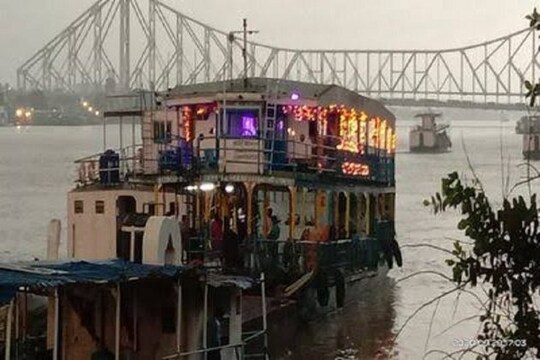 পুজোর আগে এবার গঙ্গায় অনন্য সফর।