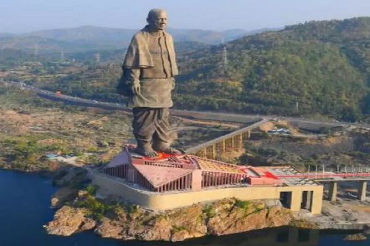 করোনার আবহে এবং তারপর করোনা মোকাবিলায় গত ৭ মাস ধরে বন্ধ ছিল গুজরাটের নর্মদা জেলার আকর্ষণ সর্দার বল্লভভাই পটেলের মূর্তি ওরফে স্ট্যাচু অফ ইউনিটি ৷ তবে ট্যুরিস্টদের জন্য সুখবর, সব বাধা কাটিয়ে আগামী ১৭ অক্টোবর থেকে খুলতে চলেছে স্ট্যাচু অফ ইউনিটি ৷ করোনার আবহে এবং তারপর করোনা মোকাবিলায় গত ৭ মাস ধরে বন্ধ ছিল গুজরাটের নর্মদা জেলার আকর্ষণ সর্দার বল্লভভাই পটেলের মূর্তি ওরফে স্ট্যাচু অফ ইউনিটি ৷ তবে ট্যুরিস্টদের জন্য সুখবর, সব বাধা কাটিয়ে আগামী ১৭ অক্টোবর থেকে খুলতে চলেছে স্ট্যাচু অফ ইউনিটি ৷