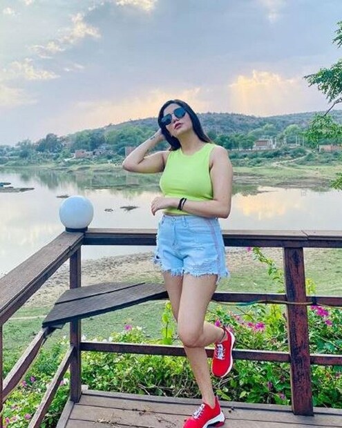 আসলে করোনা পরিস্থিতিতে বিয়ের বিষয় নিয়ে কোনও খবরই দেননি হরিয়ানভি সুন্দরী৷Photo- Instagram