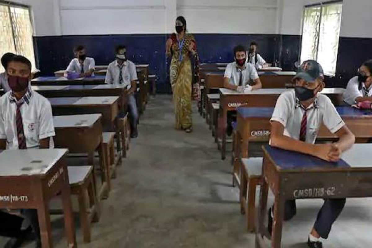 •আনলক পর্ব ৫-এ স্কুল, কলেজ খোলার অনুমতি মিলেছে৷ ১৫ অক্টোবরের পর থেকে ধীরেধীরে খুলতে পারবে স্কুল ও কলেজ যা এতদিন পর্যন্ত পড়ুয়াদের কথা ভেবে বন্ধ ছিল৷ তবে শুধু স্কুল-কলেজ নয় অন্যান্য শিক্ষা কেন্দ্রগুলিও খুলবে এবার থেকে৷ •আনলক পর্ব ৫-এ স্কুল, কলেজ খোলার অনুমতি মিলেছে৷ ১৫ অক্টোবরের পর থেকে ধীরেধীরে খুলতে পারবে স্কুল ও কলেজ যা এতদিন পর্যন্ত পড়ুয়াদের কথা ভেবে বন্ধ ছিল৷ তবে শুধু স্কুল-কলেজ নয় অন্যান্য শিক্ষা কেন্দ্রগুলিও খুলবে এবার থেকে৷