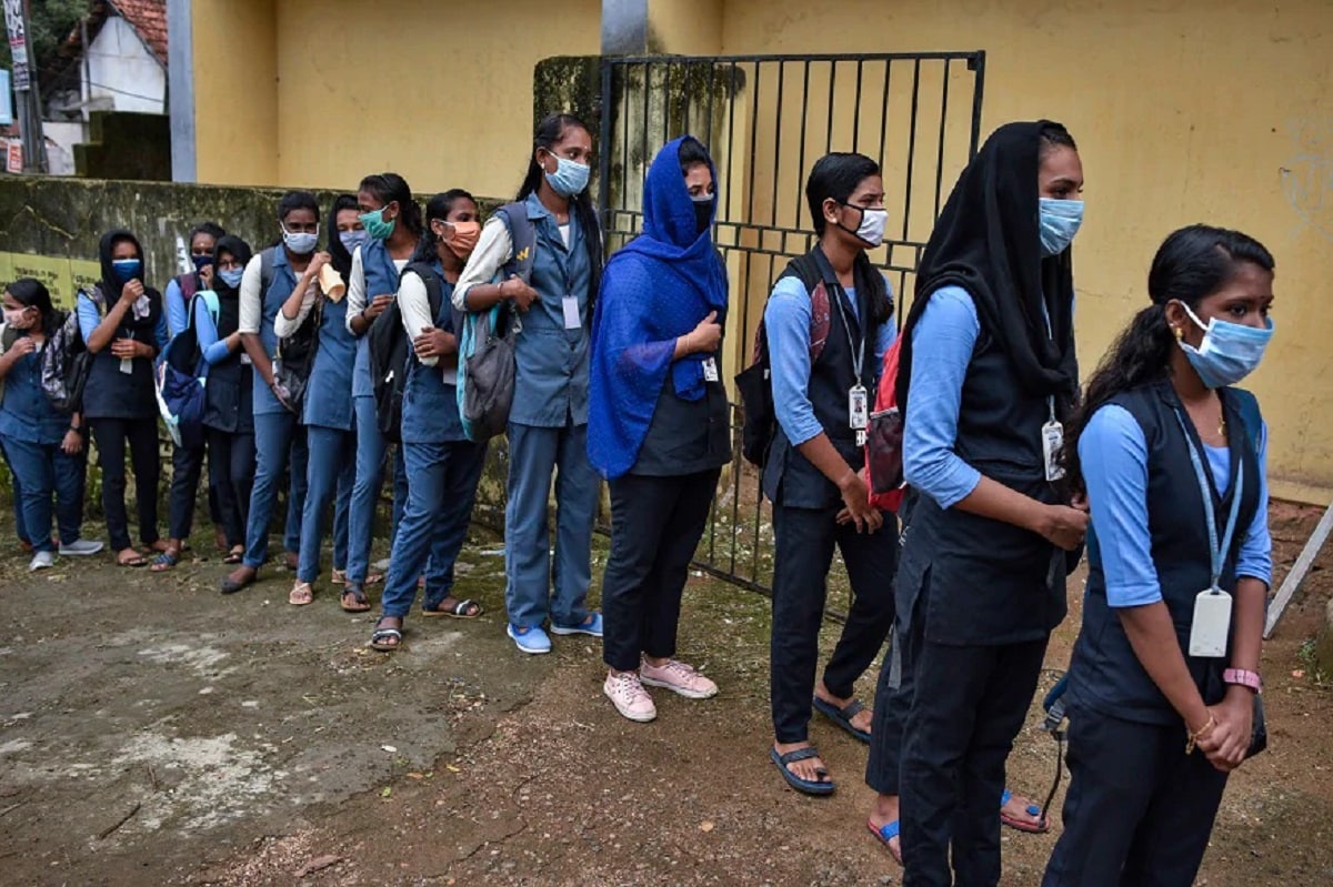 শিক্ষাবর্ষের হিসেব বদলাচ্ছে। বদলাবে পরীক্ষার নির্ঘণ্টও। ছাত্রদের সকলকে নতুন বছরের টেক্সট বই দিতে হবে। দেখতে হবে তাদের জন্য যেন হেলথ ক্যাম্প আয়োজিত হয় স্কুলেই। ছাত্রছাত্রী ও তাদের পরিবারের সদস্যদের স্বাস্থ্যের বিবরণ থাকতে হবে স্কুল কর্তৃপক্ষের কাছে। শিক্ষাবর্ষের হিসেব বদলাচ্ছে। বদলাবে পরীক্ষার নির্ঘণ্টও। ছাত্রদের সকলকে নতুন বছরের টেক্সট বই দিতে হবে। দেখতে হবে তাদের জন্য যেন হেলথ ক্যাম্প আয়োজিত হয় স্কুলেই। ছাত্রছাত্রী ও তাদের পরিবারের সদস্যদের স্বাস্থ্যের বিবরণ থাকতে হবে স্কুল কর্তৃপক্ষের কাছে।