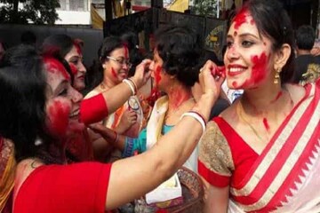 সংক্রমণের ঝুঁকি,বন্ধ বাগবাজার সর্বজনীনে ১০০ বছরেরও পুরনো সিঁদুর খেলা,নিষেধ আড্ডা