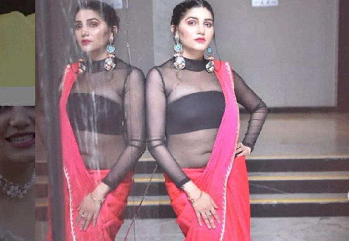 •স্বপ্না চৌধুরীর মা হওয়ার খবরের পর তার ব্যক্তিগত জীবন আবারও আলোচনায় এসেছে। ৪ অক্টোবর, স্বপ্না একটি ফুটফুটে ছেলের জন্ম দেন। এটা শুনে অনেক ভক্তরা খুব খুশি হয়েছে এবং কিছু ভক্ত আবার রেগেও যান৷ কারণ এতদিন গর্ভাবস্থার কথা লুকিয়ে রেখেছিলেন স্বপ্না। স্বপ্নার বেবি বাম্প নিয়ে ছবি না পেয়ে অখুশি ভক্তরা৷ বিগ বস ১১-এ হাজির হওয়ার পরে, স্বপ্না চৌধুরীর চিত্র বদলে গিয়েছে। সবসময় বিতর্কিত নর্তকীর মতোই ছিল স্বপ্নের চিত্র। •স্বপ্না চৌধুরীর মা হওয়ার খবরের পর তার ব্যক্তিগত জীবন আবারও আলোচনায় এসেছে। ৪ অক্টোবর, স্বপ্না একটি ফুটফুটে ছেলের জন্ম দেন। এটা শুনে অনেক ভক্তরা খুব খুশি হয়েছে এবং কিছু ভক্ত আবার রেগেও যান৷ কারণ এতদিন গর্ভাবস্থার কথা লুকিয়ে রেখেছিলেন স্বপ্না। স্বপ্নার বেবি বাম্প নিয়ে ছবি না পেয়ে অখুশি ভক্তরা৷ বিগ বস ১১-এ হাজির হওয়ার পরে, স্বপ্না চৌধুরীর চিত্র বদলে গিয়েছে। সবসময় বিতর্কিত নর্তকীর মতোই ছিল স্বপ্নের চিত্র।