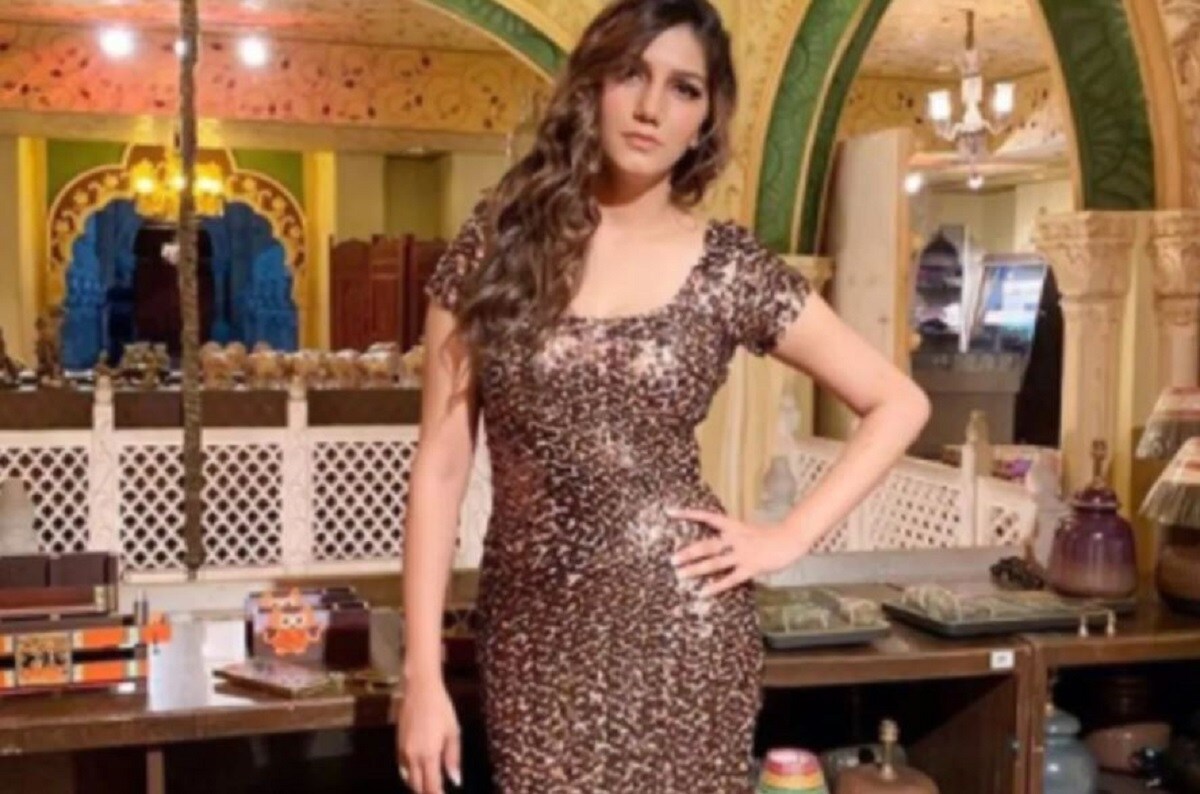 •এই সুইসাইড নোট পেয়ে পুলিশ হরিয়ানার দলিত নেতা সাতপাল তানওয়ারের বিরুদ্ধে ৩৫৪ এ, ৫০6 ধারায় মামলা দায়ের করে। তবে সেই নেতার বিরুদ্ধ সেভাবে কোনও ব্যবস্থা নেওয়া হয়নি৷ •এই সুইসাইড নোট পেয়ে পুলিশ হরিয়ানার দলিত নেতা সাতপাল তানওয়ারের বিরুদ্ধে ৩৫৪ এ, ৫০6 ধারায় মামলা দায়ের করে। তবে সেই নেতার বিরুদ্ধ সেভাবে কোনও ব্যবস্থা নেওয়া হয়নি৷