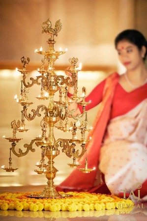 • CHINOISERIE– Sichuan & Canton খাবারের অথেন্টিক ফ্লেভার পাওয়া যাবে এই রেস্তোরাঁয়। দুপুর ১২.৩০ থেকে ৩.৩০ পর্যন্ত থাকছে লাঞ্চ আর রাত সাতটা থেকে সাড়ে এগারোটা পর্যন্ত থাকছে ডিনার। দাম মেনু মাফিক। • CHINOISERIE– Sichuan & Canton খাবারের অথেন্টিক ফ্লেভার পাওয়া যাবে এই রেস্তোরাঁয়। দুপুর ১২.৩০ থেকে ৩.৩০ পর্যন্ত থাকছে লাঞ্চ আর রাত সাতটা থেকে সাড়ে এগারোটা পর্যন্ত থাকছে ডিনার। দাম মেনু মাফিক।