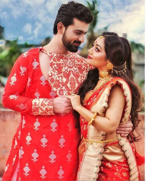 সূত্রের খবর, পুরুলিয়ার অনুষ্ঠানে আংটি বদল ও কেক কাটা হবে।