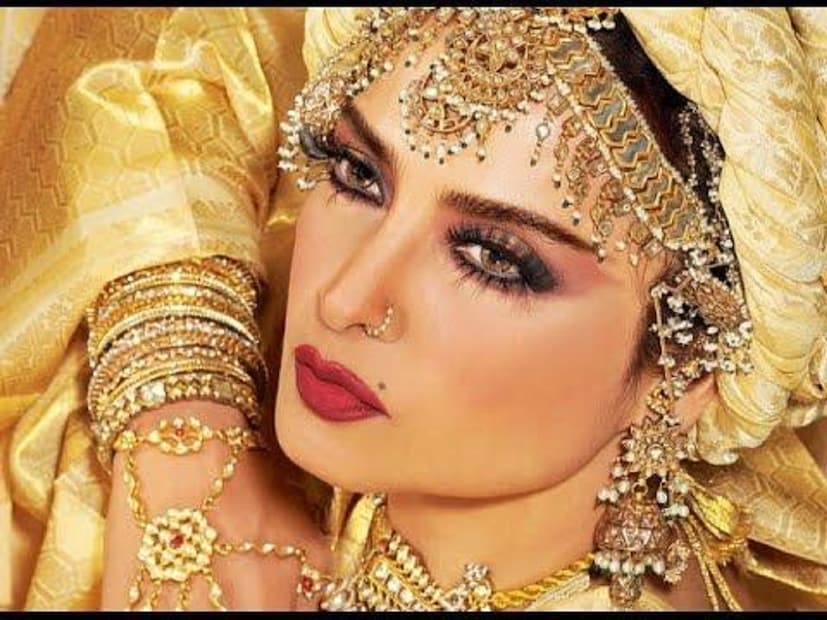 ১৯৭৬ সালে 'নাগিন, ১৯৯০ সালে 'শেষনাগ' এই দুটি ছবিতেই ইচ্ছাধারী নাগিন হয়েছিলেন রেখা। জনপ্রিয় হয়েছিল তাঁর অভিনয়।  photo source collected