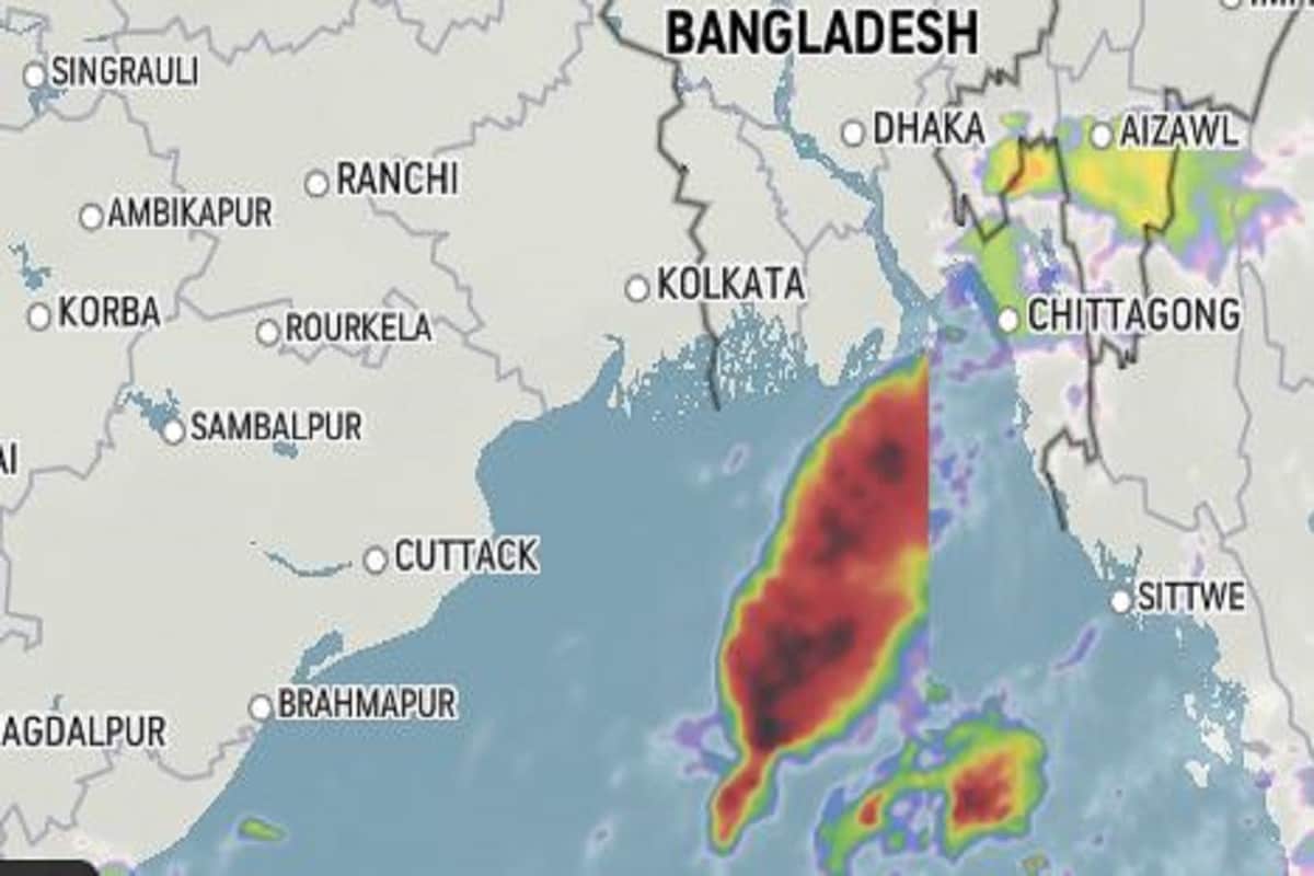 বঙ্গোপসাগরে পূর্বাভাস মতোই নিম্নচাপ ক্ষেত্র তৈরি হয়েছে৷ আজ পুজোর চতুর্থী, আজ দুপুর থেকেই কলকাতা ও সংলগ্ন এলাকায় কালো বজ্রগর্ভ মেঘের সঞ্চার হবে৷ আর বিকেল থেকেই শুরু হবে তুমুল বৃষ্টি৷ Photo Courtesy - Accuweather বঙ্গোপসাগরে পূর্বাভাস মতোই নিম্নচাপ ক্ষেত্র তৈরি হয়েছে৷ আজ পুজোর চতুর্থী, আজ দুপুর থেকেই কলকাতা ও সংলগ্ন এলাকায় কালো বজ্রগর্ভ মেঘের সঞ্চার হবে৷ আর বিকেল থেকেই শুরু হবে তুমুল বৃষ্টি৷ Photo Courtesy - Accuweather