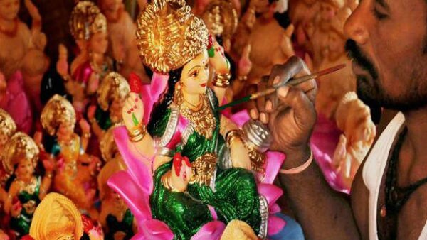 • গুপ্তপ্রেস পঞ্জিকা মতে-পূর্ণিমা তিথি আরাম্ভ-বাংলা তারিখ : ১৩ কার্তিক শুক্রবার ১৪২৭। ইংরেজি তারিখ: ৩০ অক্টোবর, শুক্রবার, ২০২০। সময়: সন্ধ্যা ০৫টা ১৯ মিনিট ২৪ সেকেন্ড। • গুপ্তপ্রেস পঞ্জিকা মতে-পূর্ণিমা তিথি আরাম্ভ-বাংলা তারিখ : ১৩ কার্তিক শুক্রবার ১৪২৭। ইংরেজি তারিখ: ৩০ অক্টোবর, শুক্রবার, ২০২০। সময়: সন্ধ্যা ০৫টা ১৯ মিনিট ২৪ সেকেন্ড।
