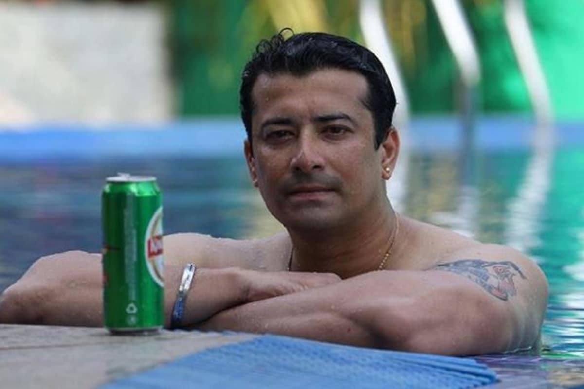 ‘এখানে আকাশ নীল’ ধারাবাহিকেও দুর্দান্ত অভিনয় নজর কেড়েছিল৷ প্রধানত শান্ত স্বভাবের ছেলের চরিত্রেই অভিনয় করেন ঋষি কৌশিক৷ আর তাই একদম ঘরের ছেলে ইমেজেই ঘরে ঘরে পৌঁছেছেন ঋষি৷ Photo- Instagram ‘এখানে আকাশ নীল’ ধারাবাহিকেও দুর্দান্ত অভিনয় নজর কেড়েছিল৷ প্রধানত শান্ত স্বভাবের ছেলের চরিত্রেই অভিনয় করেন ঋষি কৌশিক৷ আর তাই একদম ঘরের ছেলে ইমেজেই ঘরে ঘরে পৌঁছেছেন ঋষি৷ Photo- Instagram