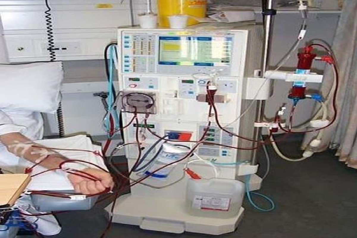 ৬ কোটি টাকার Diagnostic machines ইতিমধ্যেই হাসপাতালে দান করা হয়েছে৷ যাতে ৪টি dialysis মেশিন, আলট্রা সাউন্ড মেশিন, এক্সরে মেশিন, এমআরআই মেশিনও রয়েছে৷ ম্যাগনেটিক রেসোনেন্স ইমেজিং সার্ভিসেস মাত্র ৫০ টাকায় পাওয়া যাবে৷ আর এমআরআই স্ক্যান করতে লাগবে ৮০০ টাকা৷ চিকিৎসকদের একটি বিশেষ কমিটি তৈরি করা হয়েছে যাঁরা সিদ্ধান্ত নেবেন যে কনসেশন কারা পাবেন, জানিয়েছেন সিরসা৷Photo-Representative ৬ কোটি টাকার Diagnostic machines ইতিমধ্যেই হাসপাতালে দান করা হয়েছে৷ যাতে ৪টি dialysis মেশিন, আলট্রা সাউন্ড মেশিন, এক্সরে মেশিন, এমআরআই মেশিনও রয়েছে৷ ম্যাগনেটিক রেসোনেন্স ইমেজিং সার্ভিসেস মাত্র ৫০ টাকায় পাওয়া যাবে৷ আর এমআরআই স্ক্যান করতে লাগবে ৮০০ টাকা৷ চিকিৎসকদের একটি বিশেষ কমিটি তৈরি করা হয়েছে যাঁরা সিদ্ধান্ত নেবেন যে কনসেশন কারা পাবেন, জানিয়েছেন সিরসা৷Photo-Representative