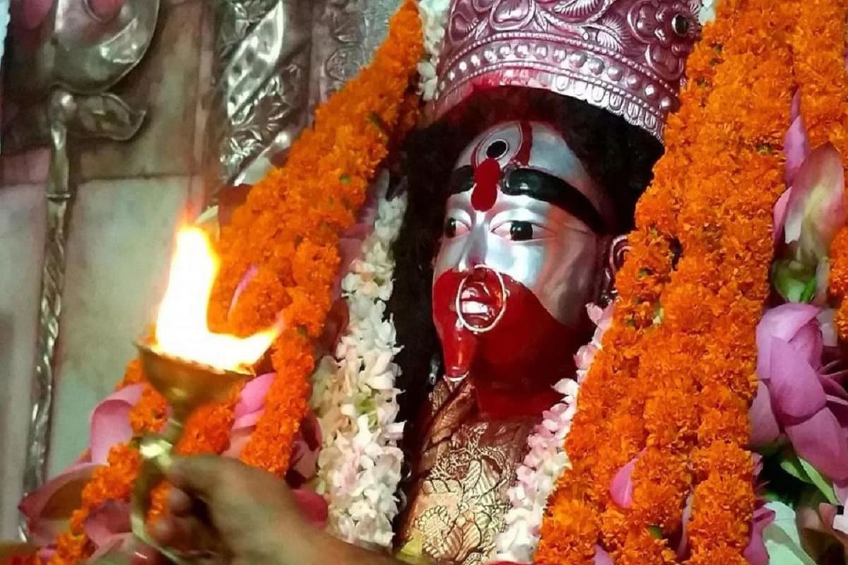 আবির্ভাব দিবসে মায়ের সন্ধ্যারতি দর্শনের পবিত্র সুযোগ তো সকলের হয় না, তাই সেই ছবি দর্শন ও মাতৃ নাম স্মরণেই অপার বিপদ সব টলে যায়৷ আবির্ভাব দিবসে মায়ের সন্ধ্যারতি দর্শনের পবিত্র সুযোগ তো সকলের হয় না, তাই সেই ছবি দর্শন ও মাতৃ নাম স্মরণেই অপার বিপদ সব টলে যায়৷