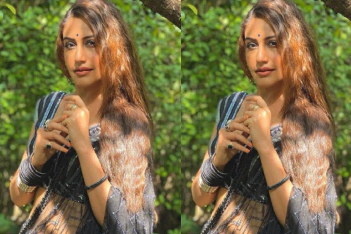 ছবিতে সুরভি নীল শাড়িতে দেখতে পাওয়া গিয়েছে ৷ এই ছবিতে সোশ্যাল মিডিয়া কাঁপিয়েছেন তিনি ৷ (Photo Credit: instagram/@officialsurbhic). ছবিতে সুরভি নীল শাড়িতে দেখতে পাওয়া গিয়েছে ৷ এই ছবিতে সোশ্যাল মিডিয়া কাঁপিয়েছেন তিনি ৷ (Photo Credit: instagram/@officialsurbhic).