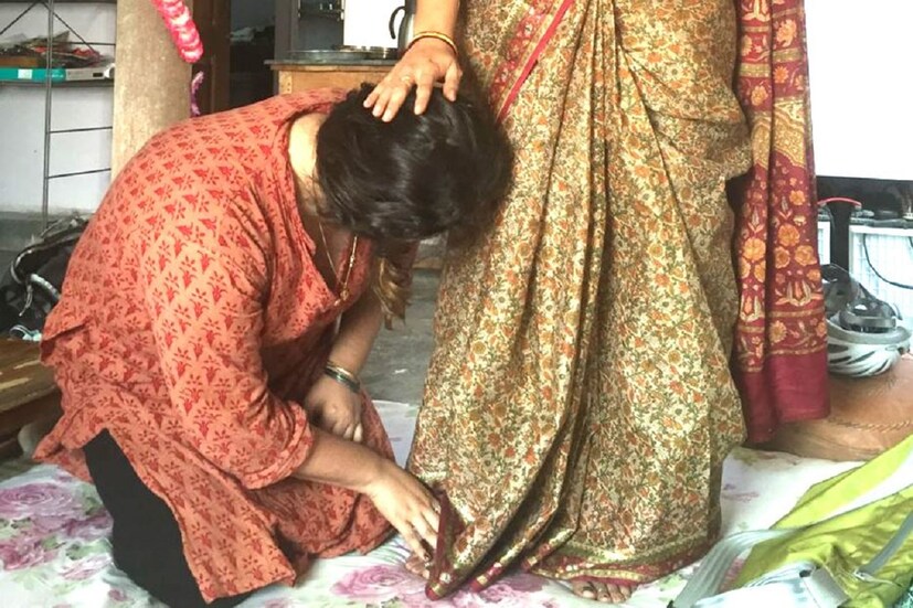 দশমীর সন্ধ্যায় গুরুজনদের শ্রদ্ধাভারে প্রণাম করুন৷ তাঁদের থেকে আশীর্বাদ নিন৷ এদিন রীতি মেনে সামাণ্য সিদ্ধির সরবত পান করার নিয়ম আছে তা পালন করুন৷ তাহলে সারা বছর সব কাজে সিদ্ধিলাভ হবে৷Photo- Representative