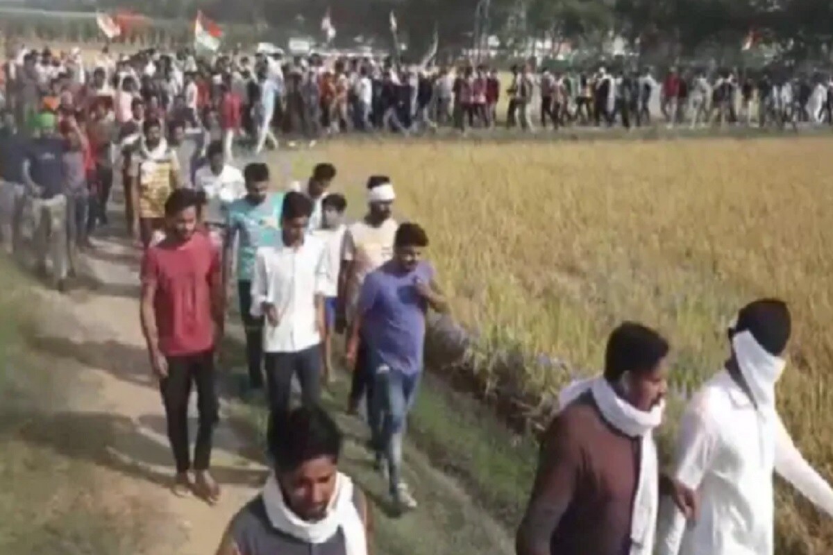 দেশের সেবায় জগমিত সিং শহিদ হয়েছেন ৷ তাঁর প্রাণ বলিদানে দেশ হয়েছে আরও সুরক্ষিত জগমিতের বীরত্বেগ্রাম, রাজ্য ও দেশ সমান ভাবে গর্বিত ৷ গ্রামের ছেলের বীরগাথায় বারেবারে তাঁর প্রতি শ্রদ্ধা ও প্রণাম জানিয়েছেন এলাকার সাংসদ ৷ তিনি কেন্দ্র ও রাজ্যের কাছে তাঁর পরিবারকে যথার্থ সাহায্য করার আবেদন জানিয়েছেন ৷ (Photo: News18). দেশের সেবায় জগমিত সিং শহিদ হয়েছেন ৷ তাঁর প্রাণ বলিদানে দেশ হয়েছে আরও সুরক্ষিত জগমিতের বীরত্বেগ্রাম, রাজ্য ও দেশ সমান ভাবে গর্বিত ৷ গ্রামের ছেলের বীরগাথায় বারেবারে তাঁর প্রতি শ্রদ্ধা ও প্রণাম জানিয়েছেন এলাকার সাংসদ ৷ তিনি কেন্দ্র ও রাজ্যের কাছে তাঁর পরিবারকে যথার্থ সাহায্য করার আবেদন জানিয়েছেন ৷ (Photo: News18).