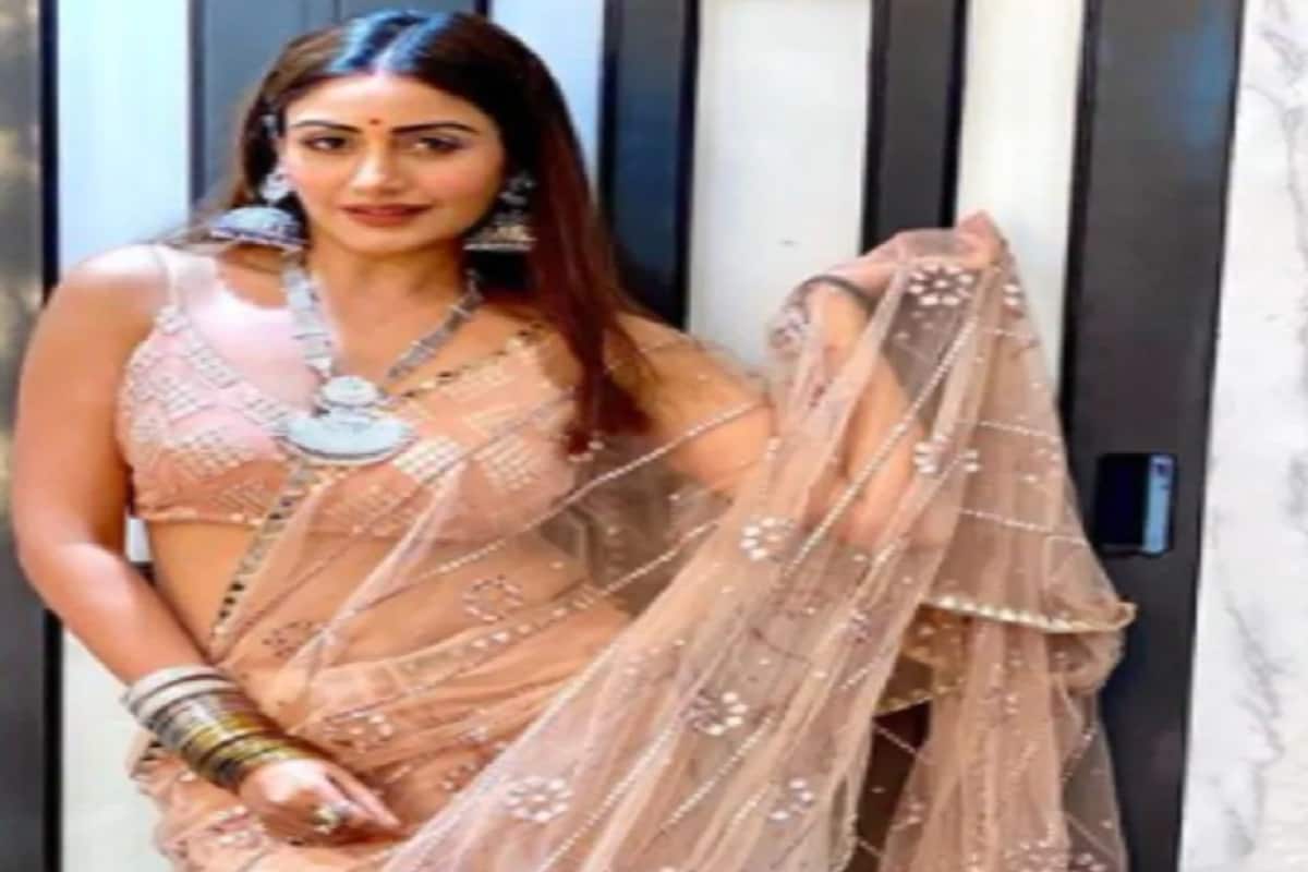 সুরভি চন্দনা তাঁর এই ছবি ইনস্টাগ্রামে শেয়ার করেছেন ৷ এই ছবিই বহু মানুষের পছন্দ হয়েছে ৷ @officialsurbhic/Instagram সুরভি চন্দনা তাঁর এই ছবি ইনস্টাগ্রামে শেয়ার করেছেন ৷ এই ছবিই বহু মানুষের পছন্দ হয়েছে ৷ @officialsurbhic/Instagram