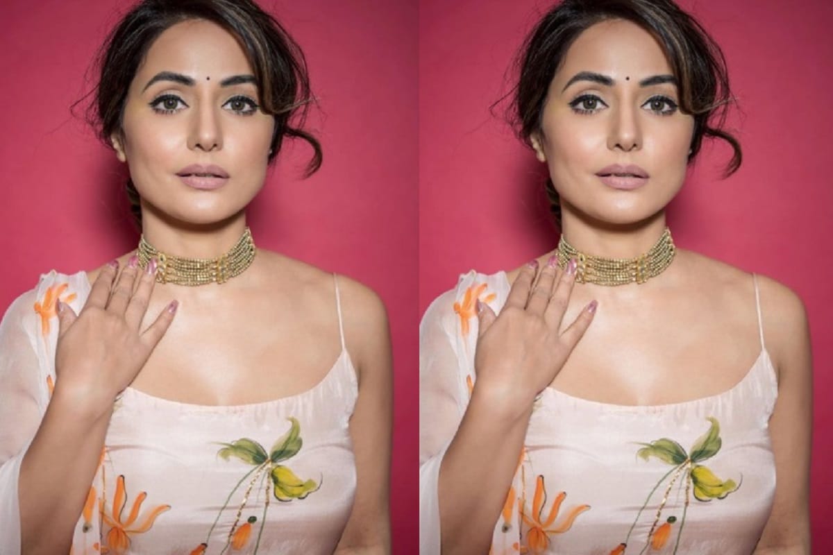 টিভি অভিনেত্রী হিনা খান প্রায় সব সময়েই তাঁর স্টাইলিশ লুকের জন্য খবরের শিরোনামে থাকেন ৷ হিনা খান সব সময়েই তাঁর সুন্দর ছবির ইনস্টাগ্রামে শেয়ার করে থাকেন ৷ যা দেখে তাঁর ভক্তরা সব সময়েই প্রশংসা করেন ৷ বিগ বস ১১-তে হিনা খান তাঁর সুন্দর লুকে সবাইকে মাত দিয়েছিলেন ৷ তাঁর রূপের ছটায় সবাই পাগল হয়ে গিয়েছিলেন ৷ ফের একবার তেমনই কার্যকলাপ করতে দেখতে পাওয়া গিয়েছে হিনা খানকে ৷ বিগ বস ১৪ সিনিয়র হিসাবেই উপস্থিত হয়েছেন ৷ এমনই স্টাইলিশ লুকে নিজেকে পেশ করেছেন যা দেখে চোখ কোনও ভাবেই ঘোরানো যাচ্ছেনা ৷ (Photo Credit: instagram/@realhinakhan). টিভি অভিনেত্রী হিনা খান প্রায় সব সময়েই তাঁর স্টাইলিশ লুকের জন্য খবরের শিরোনামে থাকেন ৷ হিনা খান সব সময়েই তাঁর সুন্দর ছবির ইনস্টাগ্রামে শেয়ার করে থাকেন ৷ যা দেখে তাঁর ভক্তরা সব সময়েই প্রশংসা করেন ৷ বিগ বস ১১-তে হিনা খান তাঁর সুন্দর লুকে সবাইকে মাত দিয়েছিলেন ৷ তাঁর রূপের ছটায় সবাই পাগল হয়ে গিয়েছিলেন ৷ ফের একবার তেমনই কার্যকলাপ করতে দেখতে পাওয়া গিয়েছে হিনা খানকে ৷ বিগ বস ১৪ সিনিয়র হিসাবেই উপস্থিত হয়েছেন ৷ এমনই স্টাইলিশ লুকে নিজেকে পেশ করেছেন যা দেখে চোখ কোনও ভাবেই ঘোরানো যাচ্ছেনা ৷ (Photo Credit: instagram/@realhinakhan).