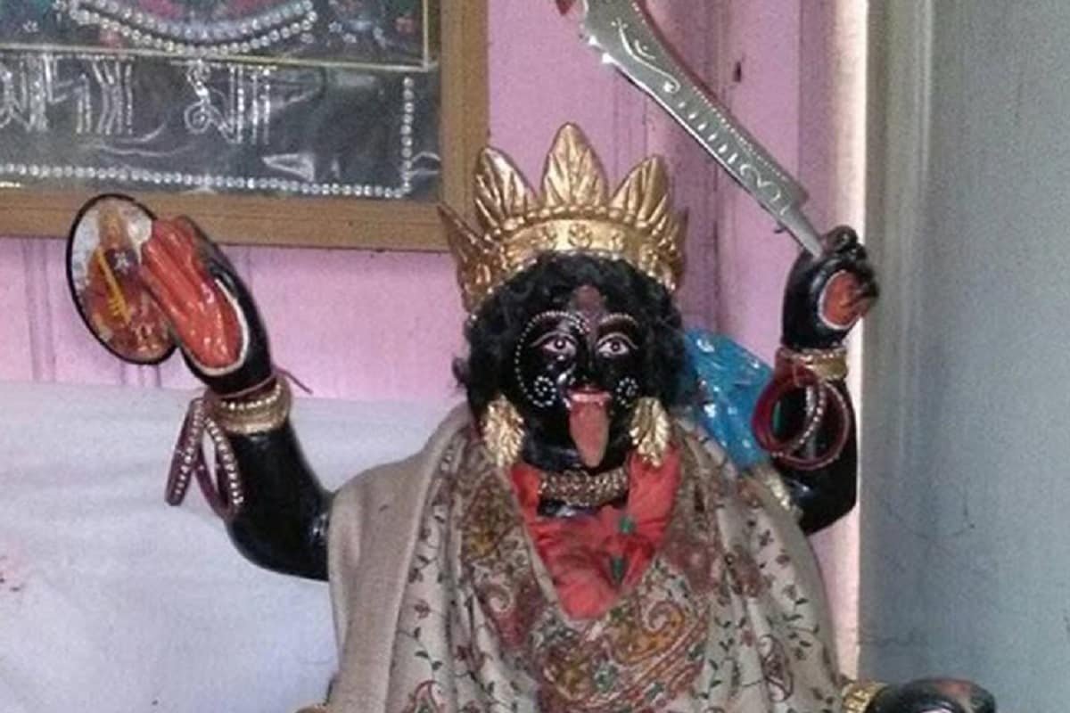 মা কালীকে বলা হয় শক্তির প্রতীক তিনি শক্তিরূপিনী দেবী ৷ যাবতীয় অন্ধকার থেকে মুক্তি দিতেই আলোর উৎসব দীপাবলি উৎযাপন করা হয়ে থাকে ৷ মা কালীকে বলা হয় শক্তির প্রতীক তিনি শক্তিরূপিনী দেবী ৷ যাবতীয় অন্ধকার থেকে মুক্তি দিতেই আলোর উৎসব দীপাবলি উৎযাপন করা হয়ে থাকে ৷