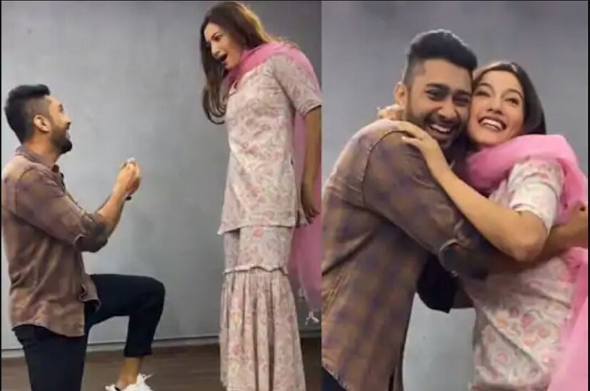 তিনি জানিয়েছেন, ২৫ ডিসেম্বরের শুভলগ্নে বিয়ে করছেন তাঁরা। বলি টাউনে করোনার মধ্যেও বিয়ের মরশুম কিন্তু জমজমাট। photo source collected