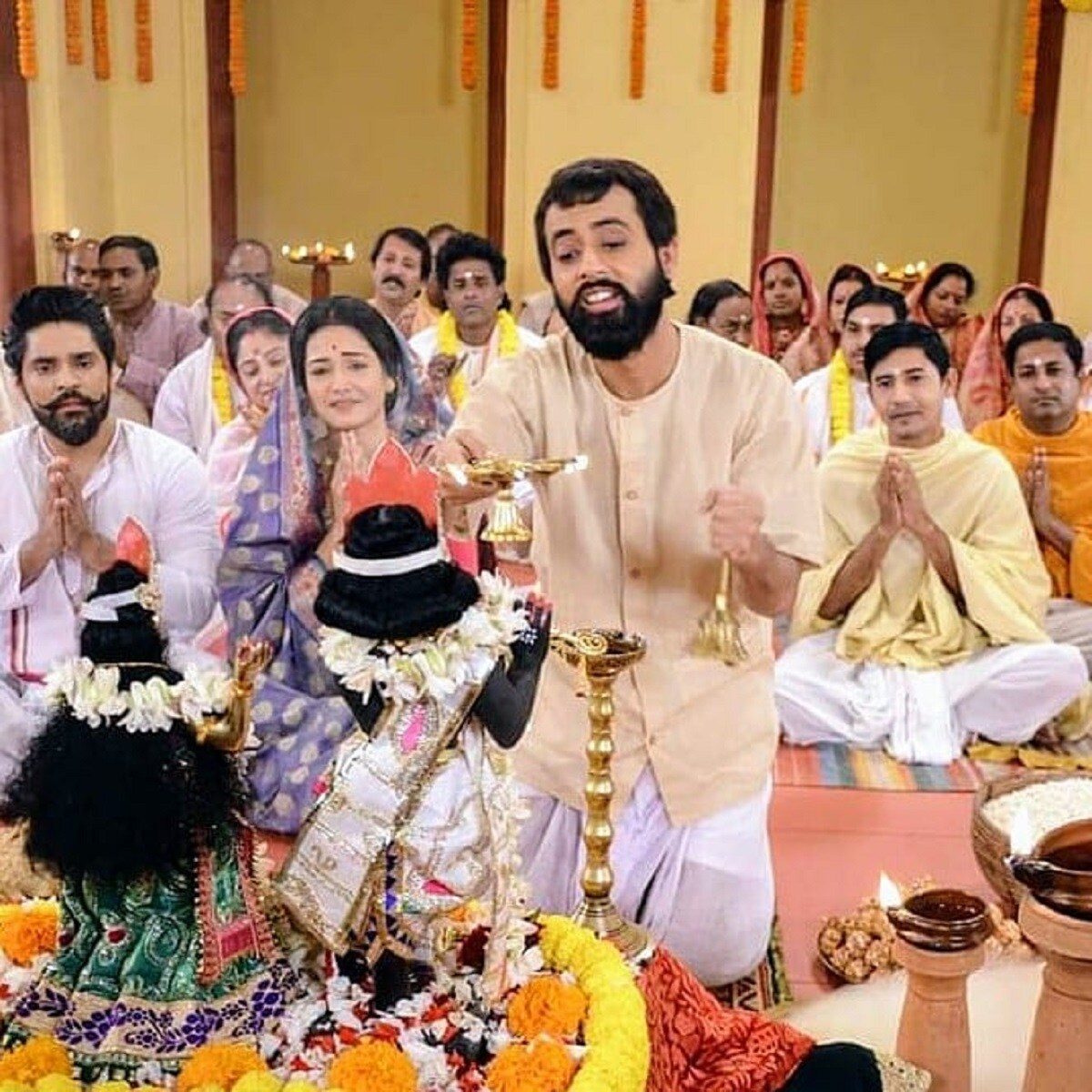 সৌরভের অভিনয় প্রতিভা দর্শকদের মন ছুঁয়ে গিয়েছে ।পুজোর ছুটিতে স্ত্রী-ছেলেকে নিয়ে শান্তিনিকেতন থেকে ঘুরে এলেন সৌরভ। photo source collected সৌরভের অভিনয় প্রতিভা দর্শকদের মন ছুঁয়ে গিয়েছে ।পুজোর ছুটিতে স্ত্রী-ছেলেকে নিয়ে শান্তিনিকেতন থেকে ঘুরে এলেন সৌরভ। photo source collected