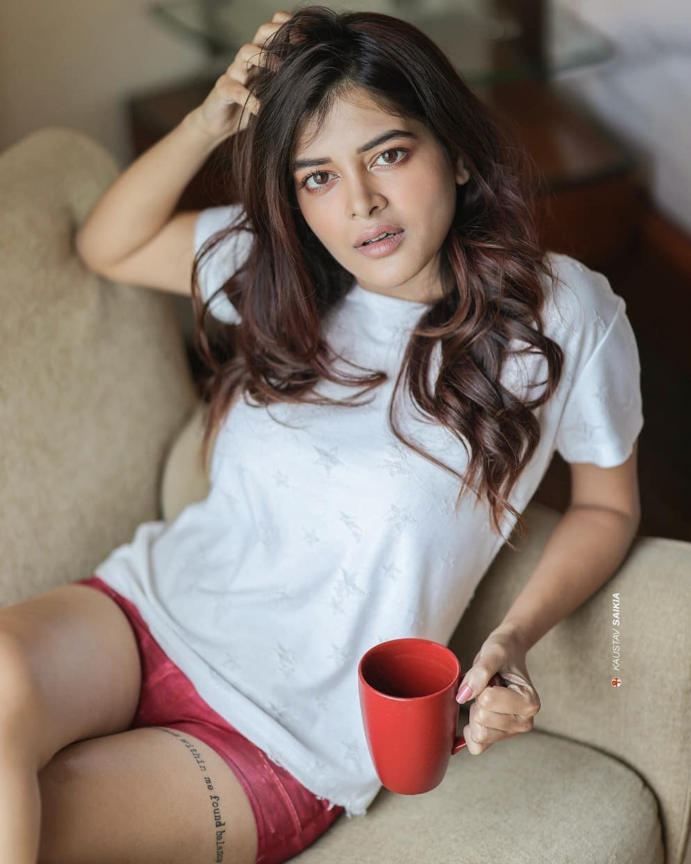 *এ দিকে, এই ছবি শেয়ার করার পরেই তুঙ্গে উঠেছে জল্পনা। তবে কী বিশেষ কিছু ঘোষণা করবেন অভিনেত্রী। তবে এখনও তার কোনও আভাস মেলেনি। বরং ছবির ক্যাপশনে মধুমিতার লাল রঙের প্রতি ভালবাসাই ধরা পড়েছে। ছবি: ইনস্টাগ্রাম। *এ দিকে, এই ছবি শেয়ার করার পরেই তুঙ্গে উঠেছে জল্পনা। তবে কী বিশেষ কিছু ঘোষণা করবেন অভিনেত্রী। তবে এখনও তার কোনও আভাস মেলেনি। বরং ছবির ক্যাপশনে মধুমিতার লাল রঙের প্রতি ভালবাসাই ধরা পড়েছে। ছবি: ইনস্টাগ্রাম।