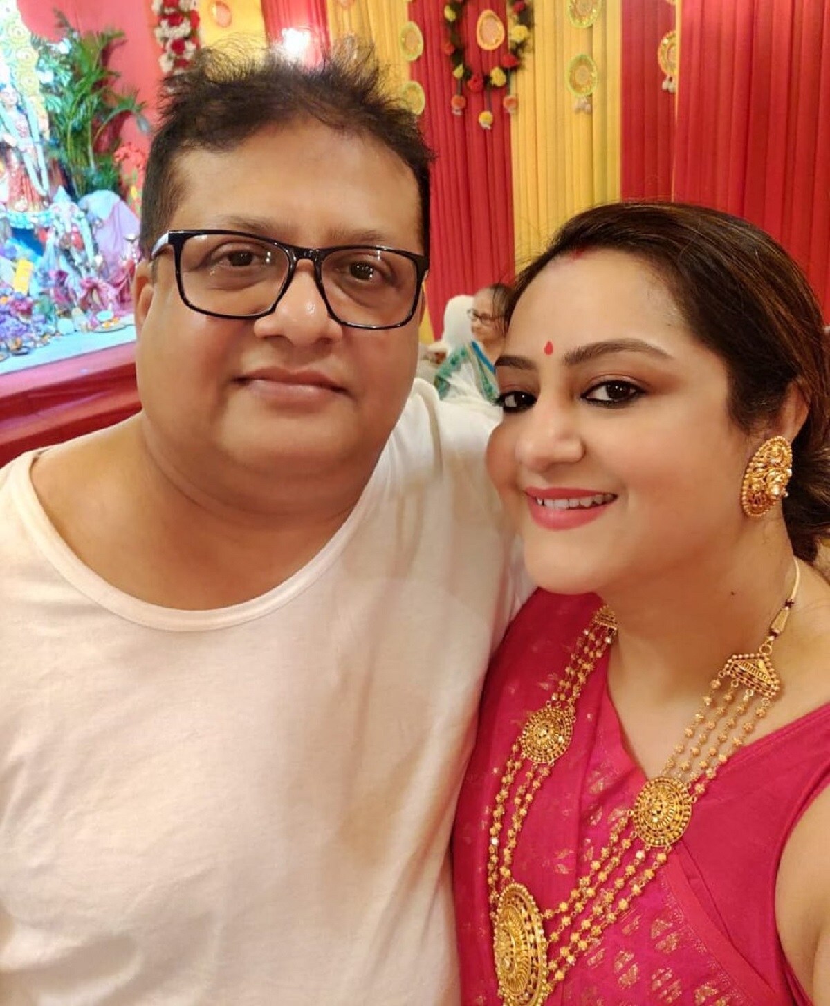 •হরেক রকমের রান্না নিয়ে তাঁর অনুষ্ঠান খুবই জনপ্রিয়৷ সুস্বাদু সব পদ এবং তার প্রণালী তিনি নিয়ে আসেন দর্শকদের সামনে৷ সঙ্গে অবশ্যই সুদীপার মন মাতানো সঞ্চলনা দেখতে পছন্দ করেন বহু মানুষ৷ তাঁর ইমেজও একদম ঘরের মেয়ের মতোই, যে কারণে এই অনুষ্ঠানে সুদীপার গ্রহণযোগ্যতাও বেশ৷ •হরেক রকমের রান্না নিয়ে তাঁর অনুষ্ঠান খুবই জনপ্রিয়৷ সুস্বাদু সব পদ এবং তার প্রণালী তিনি নিয়ে আসেন দর্শকদের সামনে৷ সঙ্গে অবশ্যই সুদীপার মন মাতানো সঞ্চলনা দেখতে পছন্দ করেন বহু মানুষ৷ তাঁর ইমেজও একদম ঘরের মেয়ের মতোই, যে কারণে এই অনুষ্ঠানে সুদীপার গ্রহণযোগ্যতাও বেশ৷