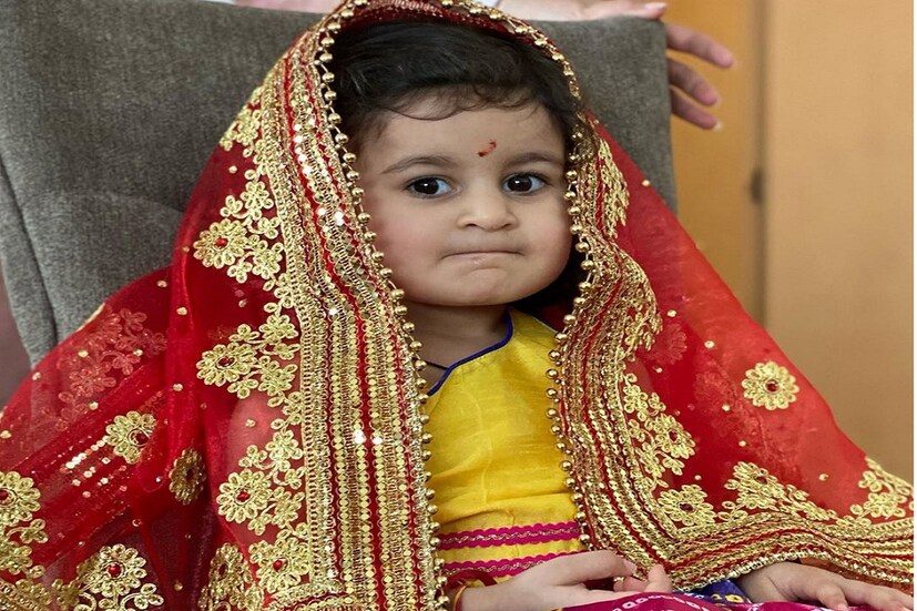 নীল নীতিন মুকেশ। বলিউডের এক সময়ে অভিনয়ে বেশ নাম করেছিলেন। মিষ্টি মুখের ছেলেটিকে সকলেই বেশ পছন্দ করতে শুরু করেছিল। তারপর হঠাৎই কেরিয়ারের ছন্দপতন। এক প্রকার বলিউডকে বিদায় জানিয়েছেন তিনি। তবে সবসময় তিনি থাকেন চর্চায়। photo source Instagram 