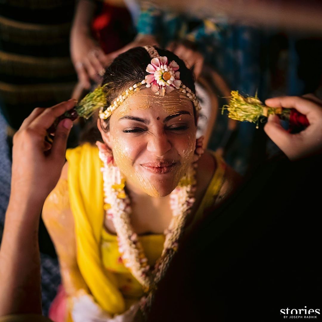 • তামিল, তেলেগু ও হিন্দি সিনেমার জনপ্রিয় অভিনেত্রী কাজল আগরওয়ালের বিয়ের গুঞ্জন গত কয়েকমাস ধরেই শোনা যাচ্ছিল। অবশেষে মাস খানেক আগে অভিনেত্রী নিজেই সোশ্যাল মিডিয়ায় তাঁর বিয়ের খবর জানিয়েছিলেন ৷ Pic: Instagram • তামিল, তেলেগু ও হিন্দি সিনেমার জনপ্রিয় অভিনেত্রী কাজল আগরওয়ালের বিয়ের গুঞ্জন গত কয়েকমাস ধরেই শোনা যাচ্ছিল। অবশেষে মাস খানেক আগে অভিনেত্রী নিজেই সোশ্যাল মিডিয়ায় তাঁর বিয়ের খবর জানিয়েছিলেন ৷ Pic: Instagram