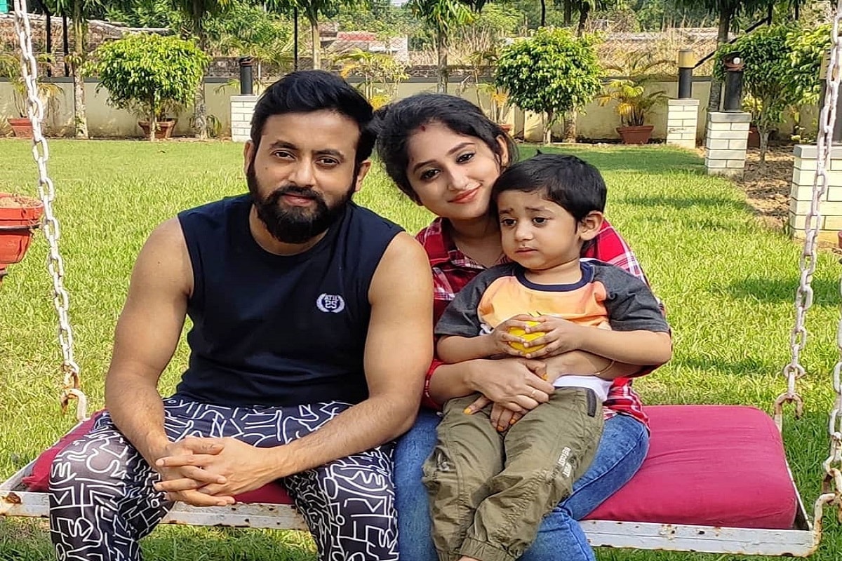 বাংলা টেলিভিশনের অত্যন্ত জনপ্রিয় ধারাবাহিক ‘করুণাময়ী রানি রাসমণি’। টিআরপির তালিকায় সবসময় সারির প্রথম দিকেই থাকে এই জনপ্রিয় ধারাবাহিক। রামকৃষ্ণের চরিত্রে সৌরভ সাহার অভিনয় বিশেষ আকর্ষণ করে দর্শকদের। photo source collected বাংলা টেলিভিশনের অত্যন্ত জনপ্রিয় ধারাবাহিক ‘করুণাময়ী রানি রাসমণি’। টিআরপির তালিকায় সবসময় সারির প্রথম দিকেই থাকে এই জনপ্রিয় ধারাবাহিক। রামকৃষ্ণের চরিত্রে সৌরভ সাহার অভিনয় বিশেষ আকর্ষণ করে দর্শকদের। photo source collected
