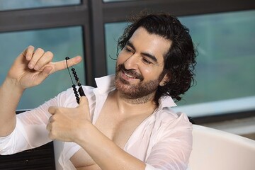 বোতাম খোলা, দুধ সাদা রঙের শার্ট! সিক্স প্যাক ! কোন সিনেমার শ্যুটিংয়ে ব্যস্ত জিৎ?