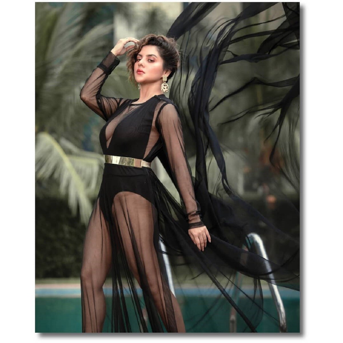 টলিউডের ফ্যাশন ক্যুইন হয়ে উঠছেন তিনি। সম্প্রতি তাঁকে দেখা গেল ডিজাইনার কালো পোশাকে। photo source Instagram টলিউডের ফ্যাশন ক্যুইন হয়ে উঠছেন তিনি। সম্প্রতি তাঁকে দেখা গেল ডিজাইনার কালো পোশাকে। photo source Instagram