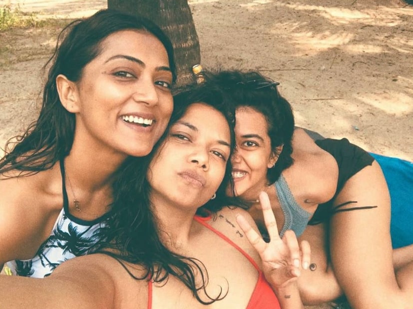 • আর তারপর জি বাংলা অরিজিনালসে তাঁর ‘গুটি মল্লার’ সিরিজ তো দারুণ জনপ্রিয় হয় । সেই অনস্ক্রিন হিরো ‘মল্লার’ ওরফে অভিনেতা সৌরভ দাসের সঙ্গেই এখন জমিয়ে লিভ ইন করছেন অনিন্দিতা । ২০১৭ থেকে একসঙ্গে রয়েছেন তাঁরা । ছবি: ইনস্টাগ্রাম ।