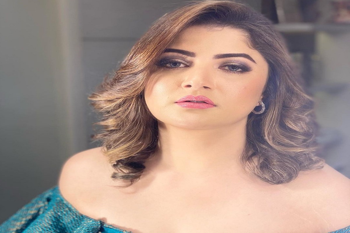 •নতুনভাবে পথ চলা শুরু করলেন অভিনেত্রী শ্রাবন্তী৷ তিনি অসম্ভব গ্ল্যামারাস, ভাল অভিনেত্রী৷ ছবিতেই তাঁর উপস্থিতি আলাদা মাত্রা যোগ করে৷ বাংলা ছবির সেরা নায়িকাদের মধ্যে তিনি অন্যতম৷ ইদানিং আবার ব্যক্তিগত জীবনের কারণে তিনি উঠে এসেছেন শিরোনামে৷ তার মধ্যেই শ্রাবন্তীর বড় ঘোষণা, যার জন্য তিনি সোশ্যাল মিডিয়ায় চেয়ে নিলেন সকলের আশীর্বাদ ও শুভেচ্ছা৷ •নতুনভাবে পথ চলা শুরু করলেন অভিনেত্রী শ্রাবন্তী৷ তিনি অসম্ভব গ্ল্যামারাস, ভাল অভিনেত্রী৷ ছবিতেই তাঁর উপস্থিতি আলাদা মাত্রা যোগ করে৷ বাংলা ছবির সেরা নায়িকাদের মধ্যে তিনি অন্যতম৷ ইদানিং আবার ব্যক্তিগত জীবনের কারণে তিনি উঠে এসেছেন শিরোনামে৷ তার মধ্যেই শ্রাবন্তীর বড় ঘোষণা, যার জন্য তিনি সোশ্যাল মিডিয়ায় চেয়ে নিলেন সকলের আশীর্বাদ ও শুভেচ্ছা৷