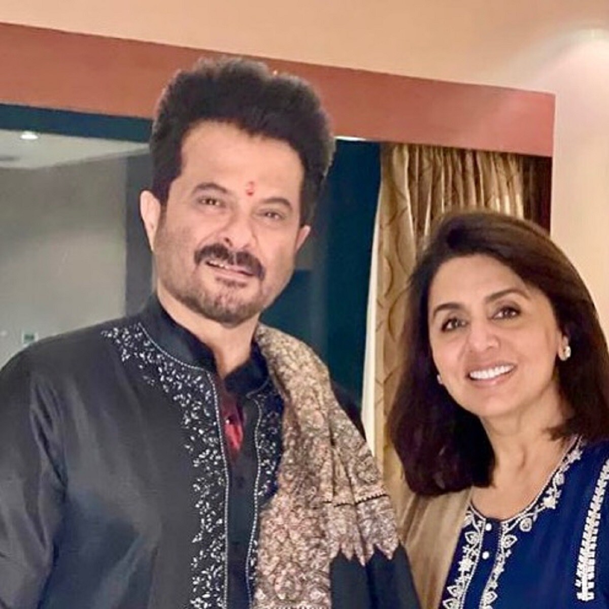 •তবে দীর্ঘদিন ছবি থেকে দূরে থাকলেও, কিছু বছর আগে আবার তিনি ফিরেছেন ইন্ডাস্ট্রিতে৷ তবে মোটের ওপর সব চরিত্রই ছিল ঋষি কাপুরের বিপরীতে৷ এবার ঋষির মৃত্যুর আবার নতুন করে যেন কেরিয়ার শুরু করলেন নীতু৷ •তবে দীর্ঘদিন ছবি থেকে দূরে থাকলেও, কিছু বছর আগে আবার তিনি ফিরেছেন ইন্ডাস্ট্রিতে৷ তবে মোটের ওপর সব চরিত্রই ছিল ঋষি কাপুরের বিপরীতে৷ এবার ঋষির মৃত্যুর আবার নতুন করে যেন কেরিয়ার শুরু করলেন নীতু৷