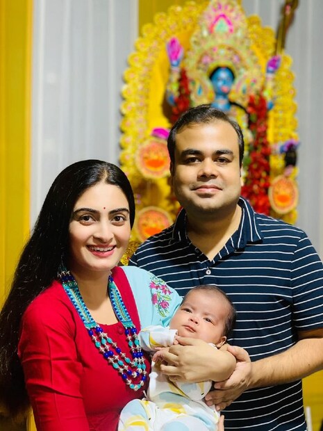 •বছর দেড়েক আগে সৌমিত্র পালের সঙ্গে বিবাহবন্ধনে আবদ্ধ হয়েছিলেন অঙ্কিতা। বিয়ের এক বছরের মধ্যেই কনসিভ করেন অঙ্কিতা।
