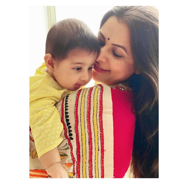 *পুজোর পর এ দিন ফের ছেলেকে নিয়ে প্রকাশ্যে এলেন কোয়েল। ক্যাপশনে কোয়েল লেখেন, &quot;Sunshine...🌞💕&quot;। সোশ্যাল মিডিয়ায় ইতিমধ্যেই ভাইরাল হয়েছে এই স্টারকিডের ছবি। ইউভানের মতো কবীরও যে সেলিব্রিটি হয়ে উঠছে, তা আর বলার অপেক্ষা রাখে না। ছবি:ইনস্টাগ্রাম।