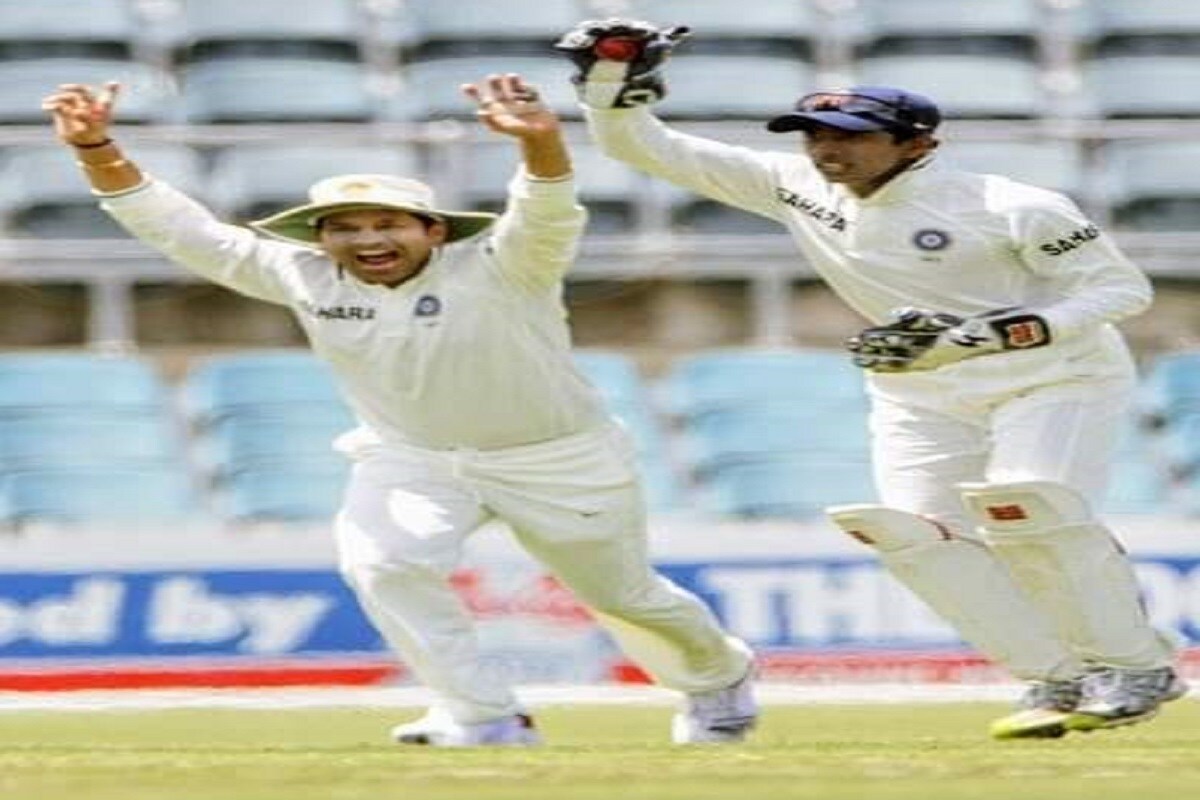 বাঙালি উইকেটরক্ষক যে শুধু টেস্ট ক্রিকেটার নন সীমিত ওভারের যে ঋদ্ধি দক্ষতা রয়েছে তা আরও একবার মনে করিয়ে দিলেন সচিন। মুম্বই ইন্ডিয়ান্সের বিরুদ্ধে গ্রুপের শেষ ম্যাচে ওয়ার্নারের সঙ্গে ঋদ্ধির দুরন্ত পার্টনারশিপে প্লে-অফে জায়গা করে নিয়েছে সানরাইজার্স হায়দরাবাদ। ম্যাচে দুরন্ত হাফসেঞ্চুরি ঋদ্ধির। বাংলার এই উইকেরকিপারের ব্যাটিংয়ের প্রশংসা করতে গিয়ে সচিন বলেন, বাঙালি উইকেটরক্ষক যে শুধু টেস্ট ক্রিকেটার নন সীমিত ওভারের যে ঋদ্ধি দক্ষতা রয়েছে তা আরও একবার মনে করিয়ে দিলেন সচিন। মুম্বই ইন্ডিয়ান্সের বিরুদ্ধে গ্রুপের শেষ ম্যাচে ওয়ার্নারের সঙ্গে ঋদ্ধির দুরন্ত পার্টনারশিপে প্লে-অফে জায়গা করে নিয়েছে সানরাইজার্স হায়দরাবাদ। ম্যাচে দুরন্ত হাফসেঞ্চুরি ঋদ্ধির। বাংলার এই উইকেরকিপারের ব্যাটিংয়ের প্রশংসা করতে গিয়ে সচিন বলেন,