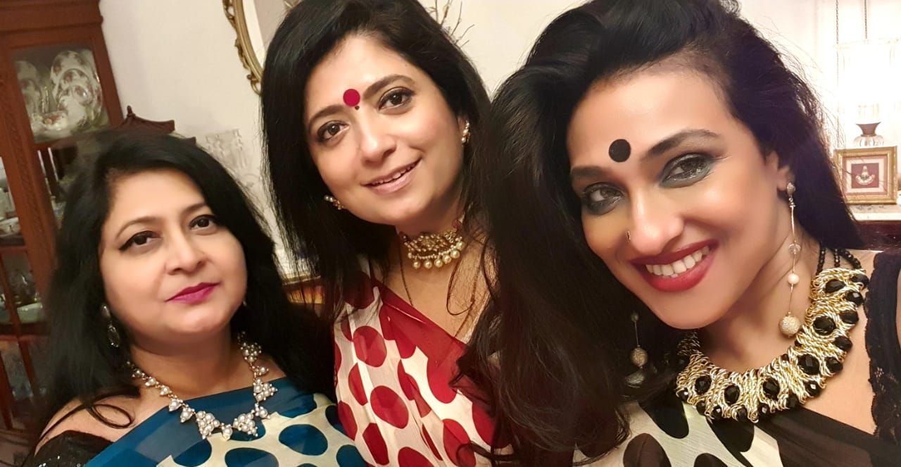 স্পেশ্যাল চাইল্ডদের সঙ্গে ভার্চুয়ালি বার্থ ডে সেলিব্রেট করেন ঋতুপর্ণা।মা ও শাশুড়ি মাকে বিশেষ ভাবে মিস করছেন ঋতুপর্ণা। স্পেশ্যাল চাইল্ডদের সঙ্গে ভার্চুয়ালি বার্থ ডে সেলিব্রেট করেন ঋতুপর্ণা।মা ও শাশুড়ি মাকে বিশেষ ভাবে মিস করছেন ঋতুপর্ণা।